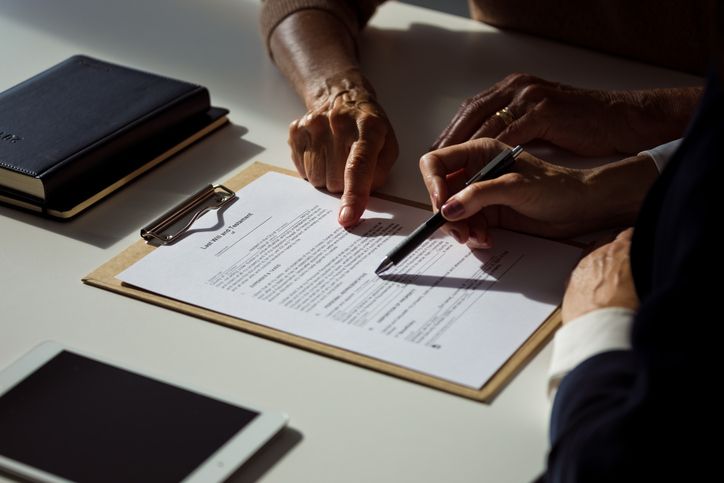 Faut-il absolument être représenté par un avocat ?