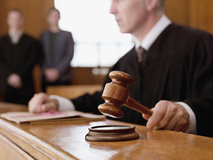Indépendance et impartialité des juges : deux piliers complémentaires de la justice.